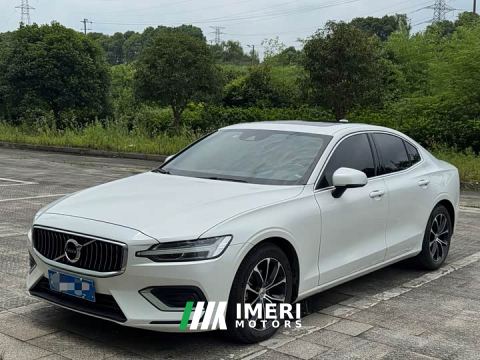 2022 Volvo S60 B4 Smart Luxury Edition