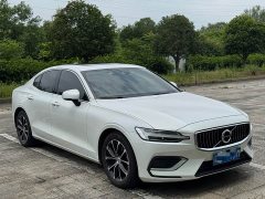 Volvo S60 B4 Smart Luxury Edition - ფოტო 3
