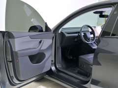 Tesla Model Y Rear-Wheel Drive - ფოტო 6