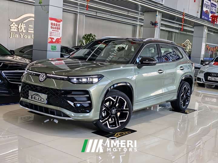 Volkswagen Taos L 380TSI AWD Luxury Easy Package