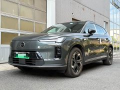 Volvo XC70 Plug-in Hybrid 2026 AWD Extended Range Core - ფოტო 1