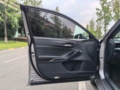 Toyota Avalon 2.0L XLE Premium Edition - ფოტო 4