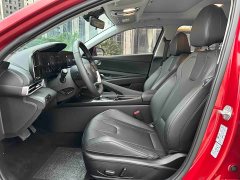 Hyundai Elantra 1.5L CVT Luxury - ფოტო 9