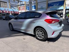 Ford Focus Hatchback EcoBoost 180 Automatic Trend - ფოტო 10