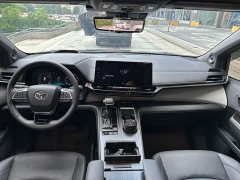 Toyota Grevias 2.5L Hybrid Flagship VIP Edition - ფოტო 12