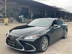 Lexus ES 200 Excellence Edition - ფოტო 1