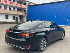 Lexus ES 200 Excellence Edition - ფოტო 4