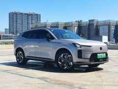 Volvo XC70 Plug-in Hybrid Two-Wheel Drive Long Range Core - ფოტო 3