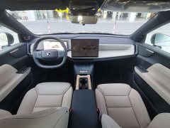 Volvo XC70 Plug-in Hybrid Two-Wheel Drive Long Range Core - ფოტო 9
