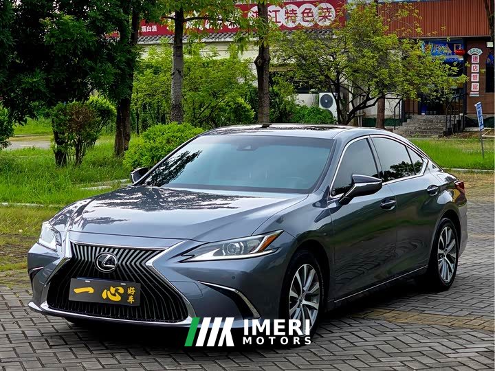 Lexus ES 200 Premium Edition