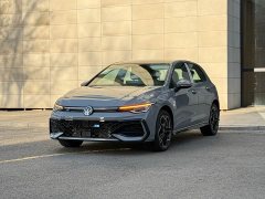 Volkswagen Golf 2025 300TSI R-Line - ფოტო 1