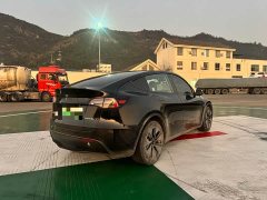 Tesla Model Y Rear-Wheel Drive - ფოტო 4