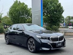 BMW 5 Series 525Li M Sport Package - ფოტო 3