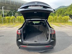 Tesla Model Y Rear-Wheel Drive - ფოტო 18