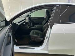 Tesla Model Y Long Range All-Wheel Drive - ფოტო 9