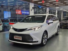 Toyota Sienna 2.5L Hybrid Premium Edition - ფოტო 1