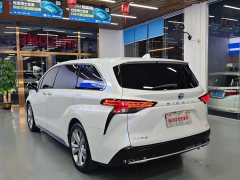 Toyota Sienna 2.5L Hybrid Premium Edition - ფოტო 19