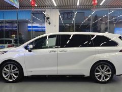 Toyota Sienna 2.5L Hybrid Premium Edition - ფოტო 4