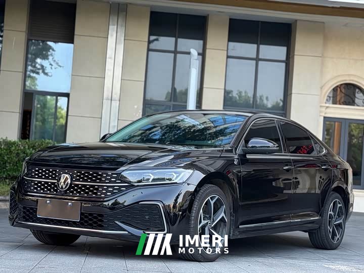 Volkswagen Passat 330TSI Starry Sky Luxury Edition - ავტომობილი ჩინეთიდან