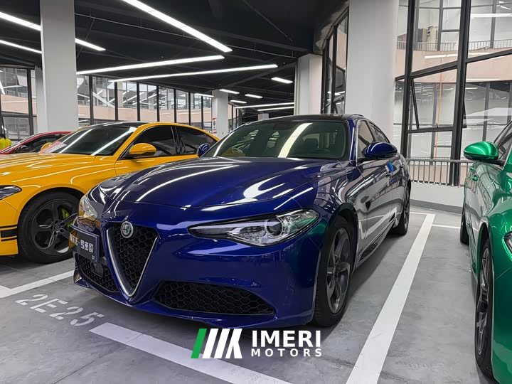 Alfa Romeo Giulia 2.0T 280HP Luxury - ავტომობილი ჩინეთიდან