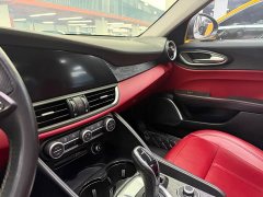 Alfa Romeo Giulia 2.0T 280HP Luxury - ფოტო 7
