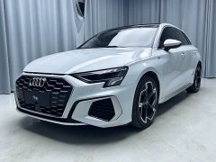 Audi A3 Facelift Sportback 35 TFSI Luxury Sport - ფოტო 1