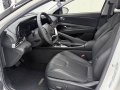 Hyundai Elantra 2023 1.5L CVT Luxury - ფოტო 8