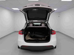 Tesla Model Y Rear-Wheel Drive - ფოტო 14