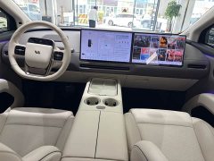 Li Auto i8 Standard Edition - ფოტო 10