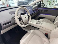 Li Auto i8 Standard Edition - ფოტო 7