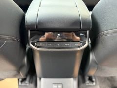 Toyota Crown Venza 2021 2.5L HEV AWD Luxury - ფოტო 12