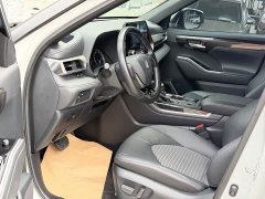 Toyota Crown Venza 2021 2.5L HEV AWD Luxury - ფოტო 7