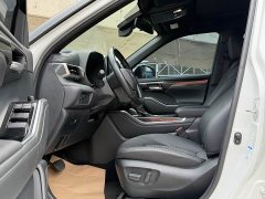 Toyota Crown Venza 2021 2.5L HEV AWD Luxury - ფოტო 8