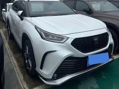 Toyota Crown Venza 2.5L HEV AWD Luxury - ფოტო 3