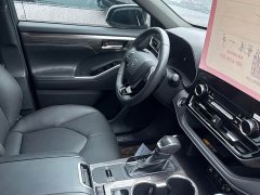 Toyota Crown Venza 2.5L HEV AWD Luxury - ფოტო 4