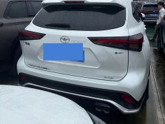 Toyota Crown Venza 2.5L HEV AWD Luxury - ფოტო 8