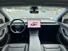 Tesla Model Y Rear-Wheel Drive - ფოტო 9