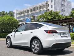 Tesla Model Y Standard Range RWD - ფოტო 10