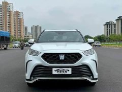 Toyota Crown Venza 2.5L HEV AWD Premium - ფოტო 2