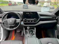 Toyota Crown Venza 2.5L HEV AWD Premium - ფოტო 5