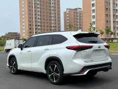Toyota Crown Venza 2.5L HEV AWD Premium - ფოტო 7