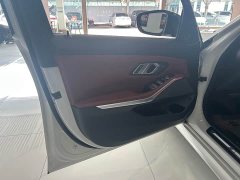 BMW 3 Series 330i M Sport Night Edition Package - ფოტო 7