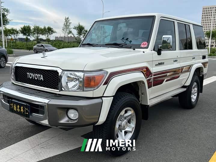 Toyota Land Cruiser (Imported) LC76 4.0L Manual