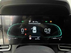 Hyundai Elantra 1.5L CVT Luxury - ფოტო 10
