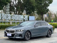 BMW 5 Series 530Li Luxury M Sport Package - ფოტო 1