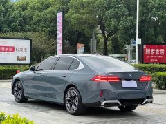 BMW 5 Series 530Li Luxury M Sport Package - ფოტო 3