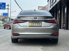Lexus ES 300h Excellence - ფოტო 5
