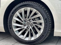 Lexus ES 300h Executive - ფოტო 15