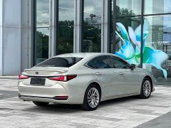 Lexus ES 300h Executive - ფოტო 2
