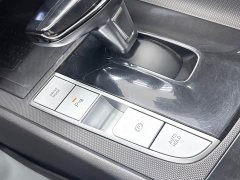 Hyundai Elantra 1.5L CVT Luxury - ფოტო 12